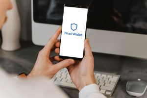 بررسی و نحوه تغییر زبان کیف پول تراست (Trust) | همتاپی