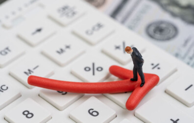 پیش بینی قیمت بیت کوین: احتمال سقوط قیمت بیتکوین به زیر 10 هزار دلار | همتاپی